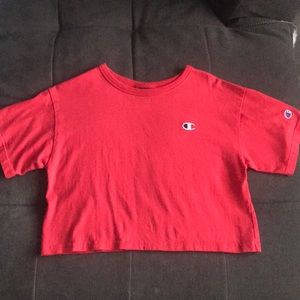 red crop tee